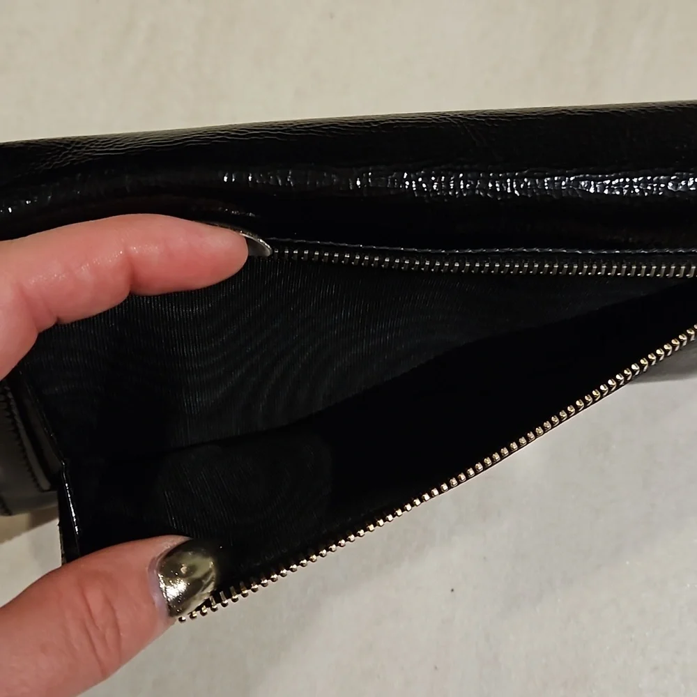 YSL Logo Patent Leather Bifold Snap Wallet w/Dustbag - Picture 6 of 14